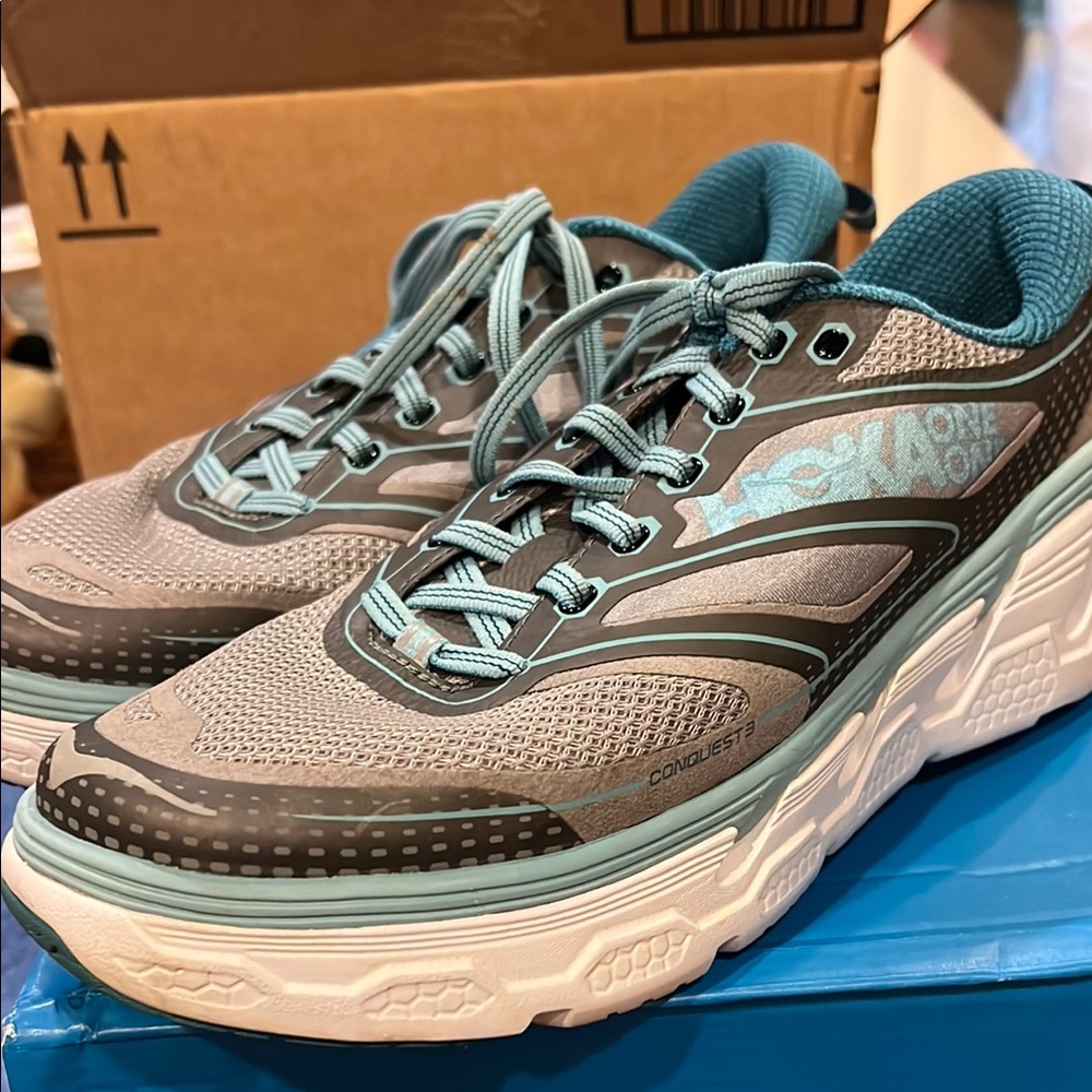 Hoka One One Pavement/Gull Conquest 3 Athletic Shoes